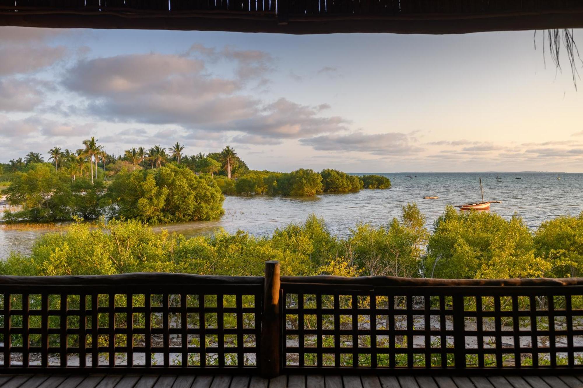 Ocean Pearl Beach Lodge Vilanculos Exterior photo